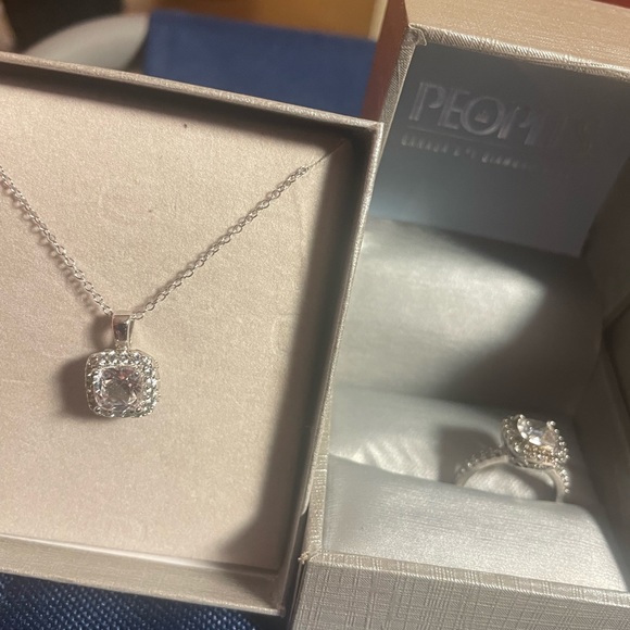 Necklace, Ring and Earrings full set - Picture 10 of 10